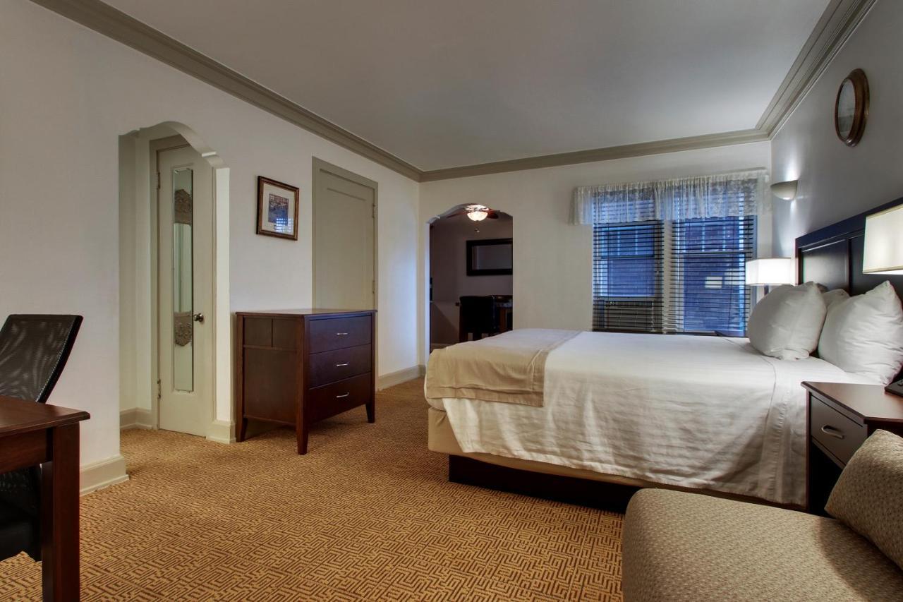 นิคเกอร์บ็อคเกอร์ ออน เดอะ เลค Hotel มิลวอกี ห้อง รูปภาพ